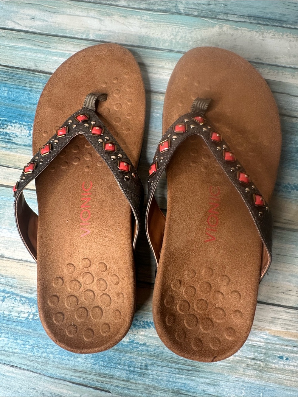 Vionic Brown Thong Sandals with Coral Accent Beading size 8